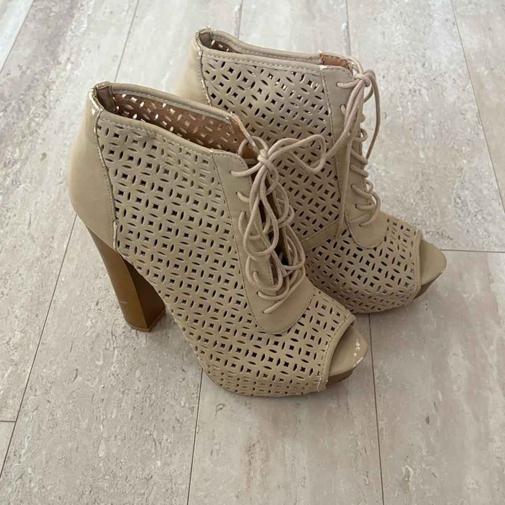 Charlotte Russe Cut-Out Platform Peep-Toe Platform Heel Lace-Up Sandal Tan 8